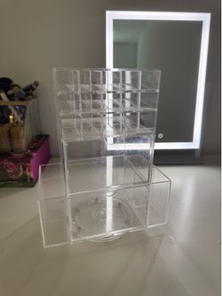 Acrylic lipstick tower