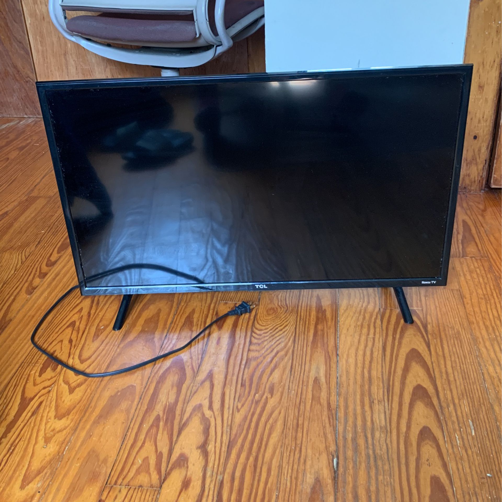 TCL 32” Smart TV Model: 32S301 Used 