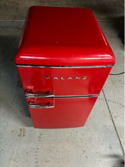 RETRO MINI REFRIGERATOR