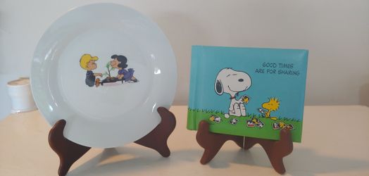 PEANUTS COLLECTIBLES: PLATE & ALBUM