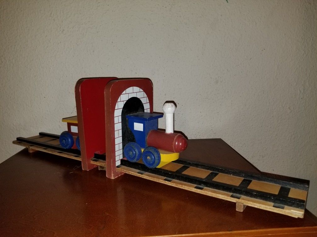 Vintage Rolling Wooden Train Locomotive Engine Caboose Kids Room Decor Bookends w/Tracks.