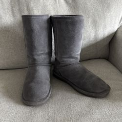 Women’s Gray BearPaw Boots- Size 8