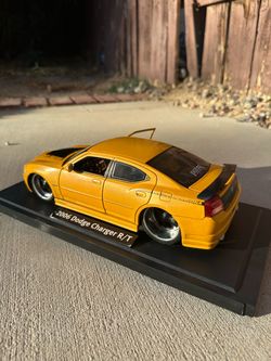 2006 Dodge Charger R/T Die-Cast Model Car
