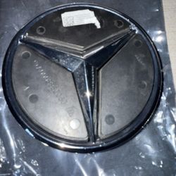 Front Mercedes Logo (original)