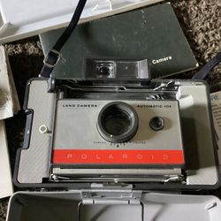 Vintage Polaroid Automatic 104 Land Camera w/ Hard Case And Flash vintage