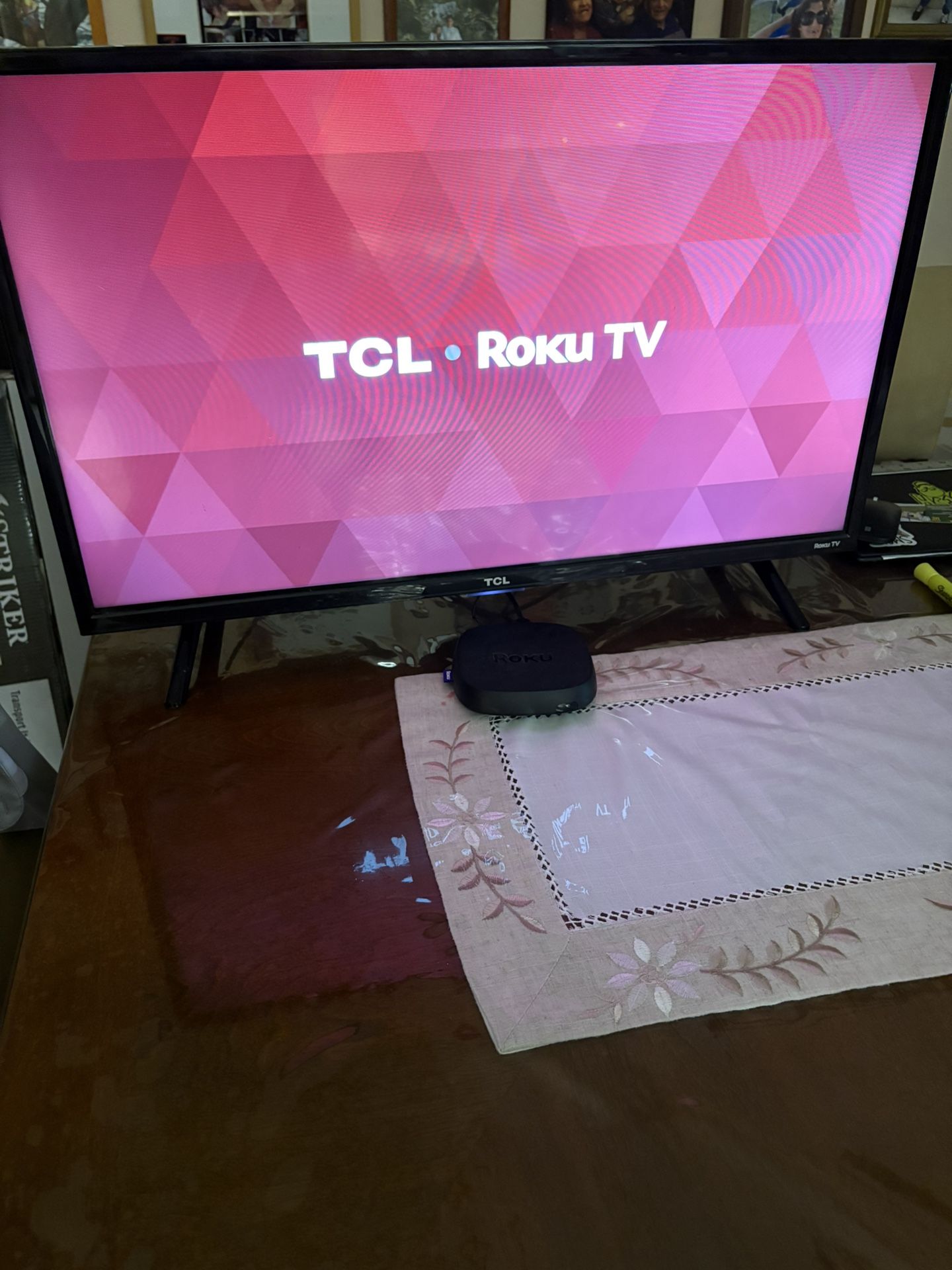 TCL ROKU TV 28” (SMART TV)