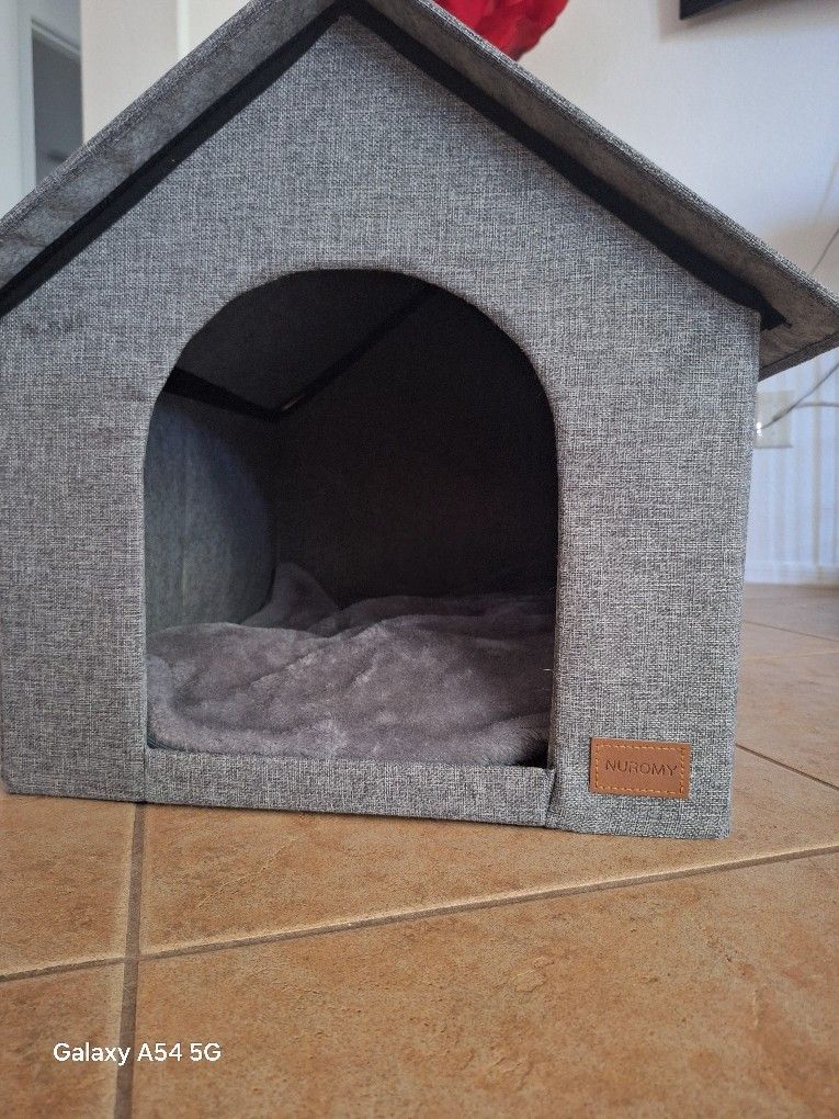 Medium Sized Dog House