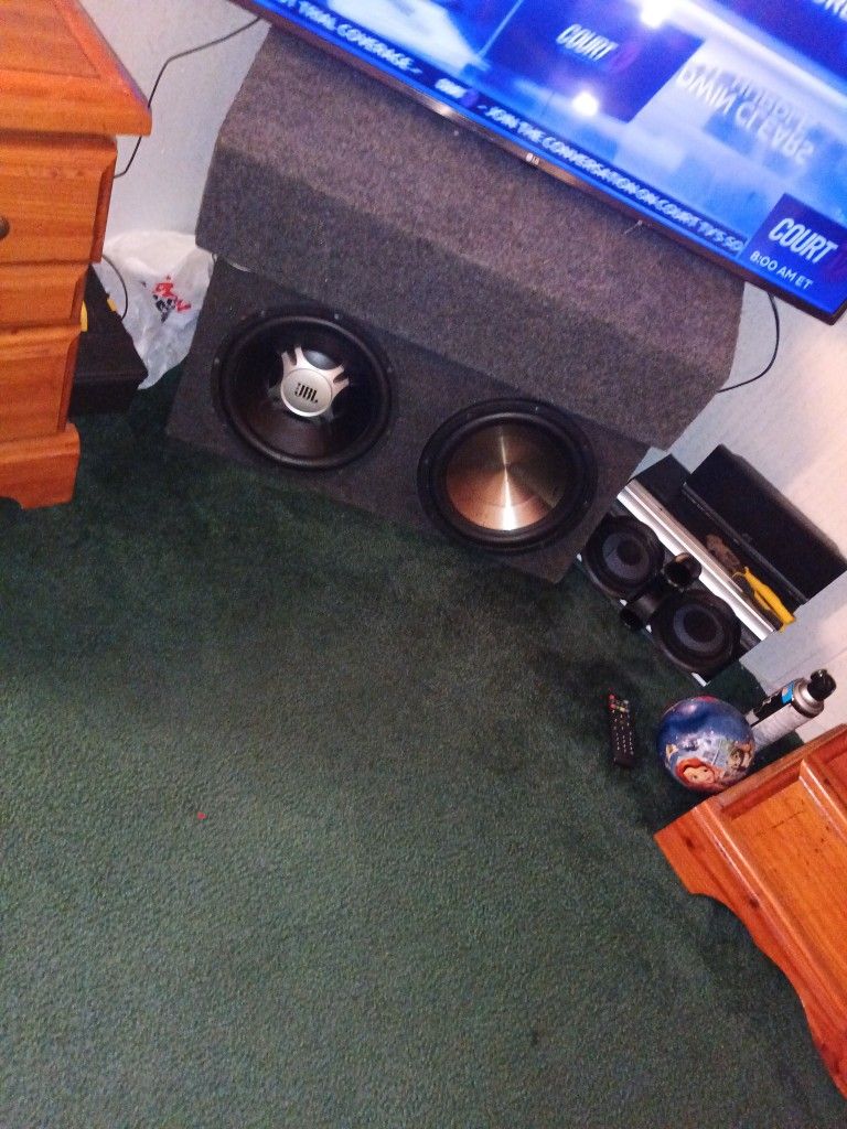 12inch Sub In Box,And Single Truck Box For 12 And A 12inch Ported Box For sale