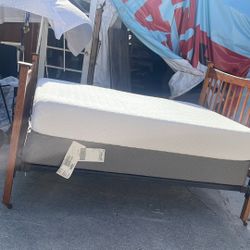 BEAUTIFUL QUEEN BED LUCID COMFORT COLLECTION MATTRESS CLEAN