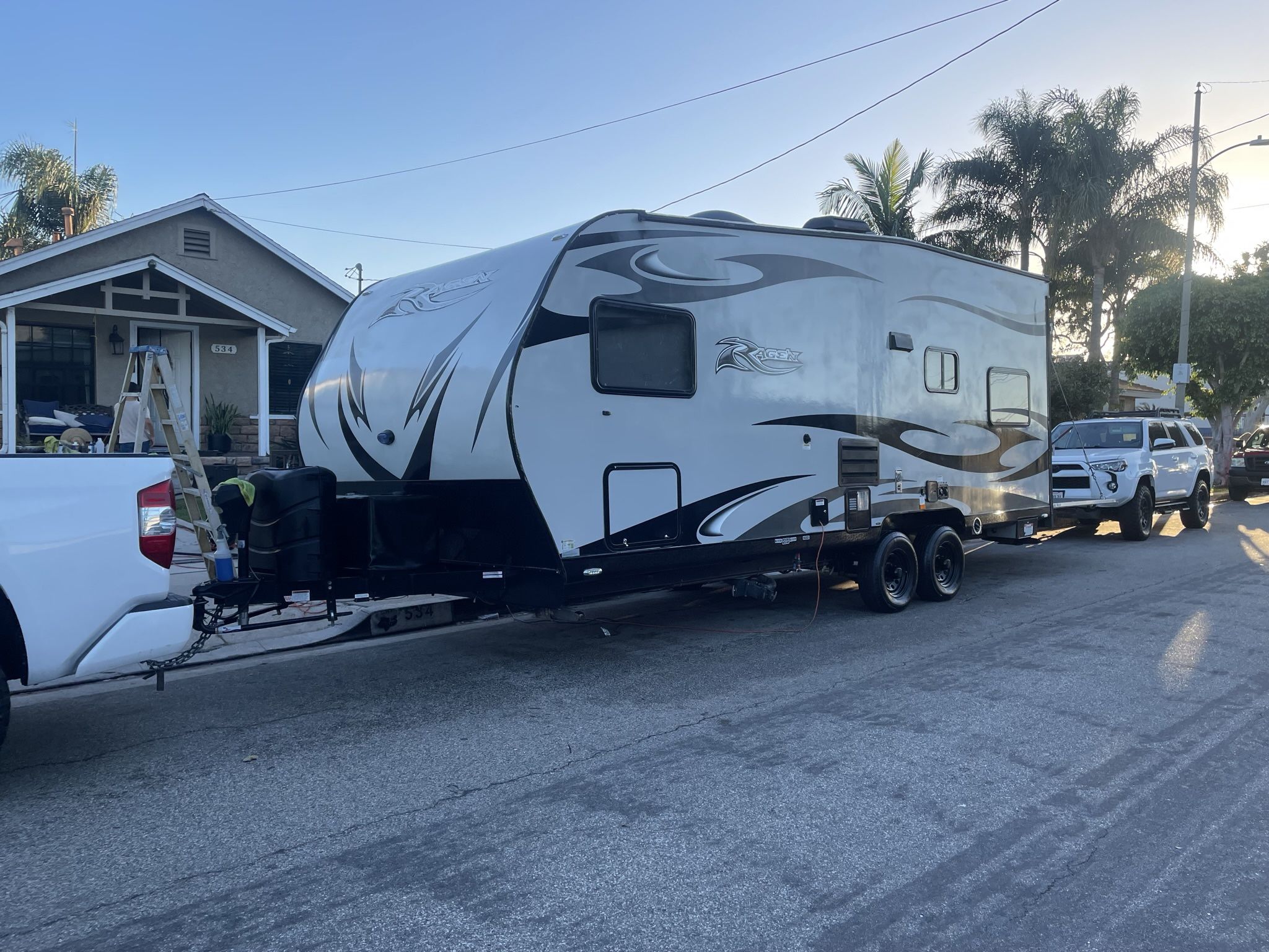 2017 Pacific Coachworks 20”ex Toy Hauler