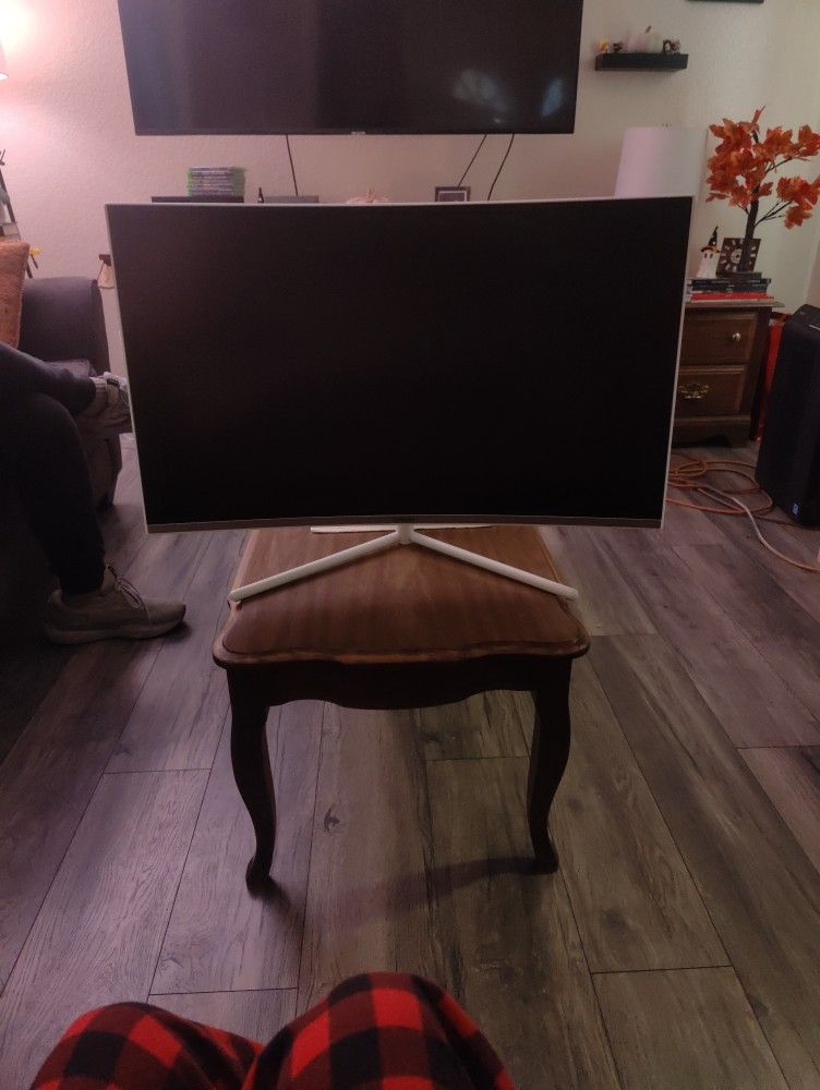 4K Gaming Monitor, Samsung, Curved Display ($400) NEW, On Sale $200 ea, Four (4) Currently On-Hand