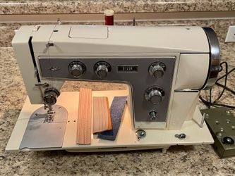 Vintage Heavy Duty Kenmore Sewing Machine model 158.904 (Excellent condition) All Metal