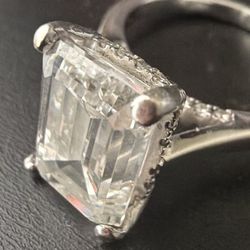 5.06 CT Diamond Hidden Halo Emerald Engagement Ring VS1 Perfect Condition.