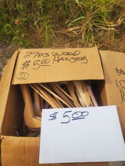 Wood Hangers 27pcs Retiring
