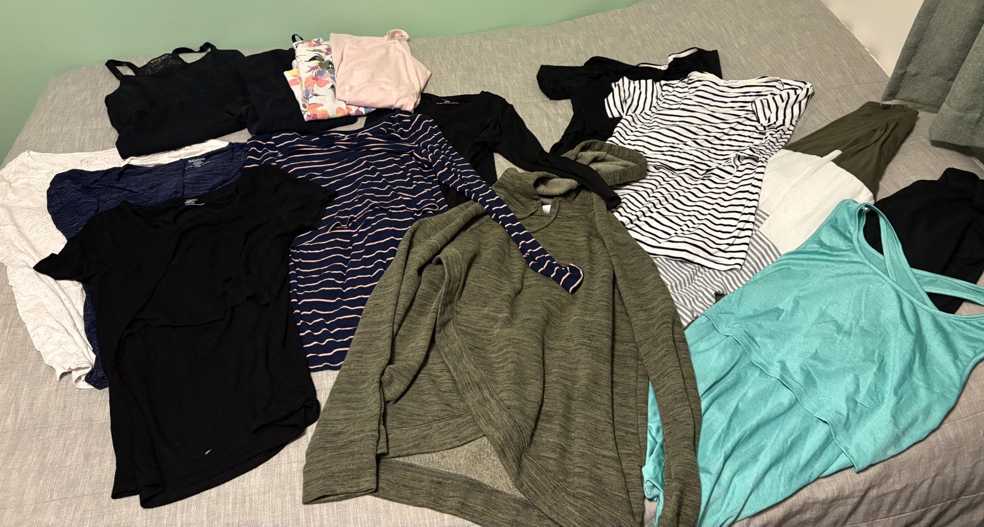 Nursing/maternity Clothes M