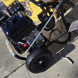 DEWALT
4400 PSI 4.0 GPM Cold Water Gas Pressure Washer