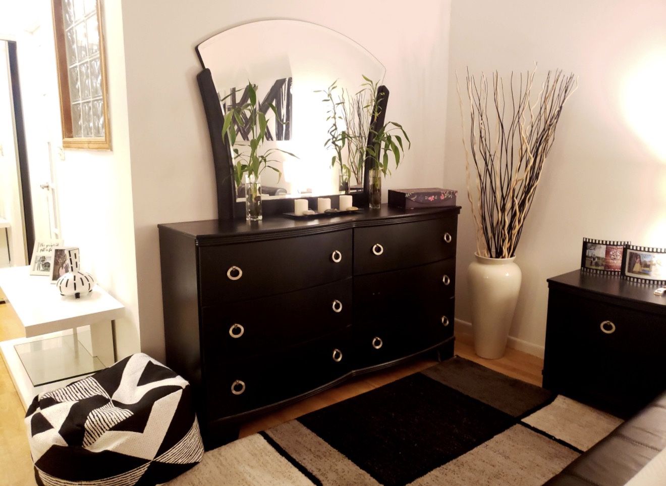 Dresser Six Huge Drawers And MIrror