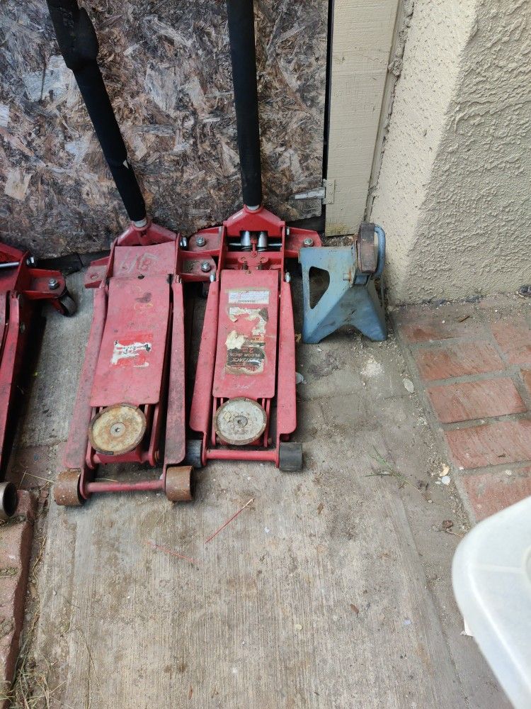 Used 2/1/2 Ton Used Floor Jack 60 Each for Sale in Paramount, CA OfferUp