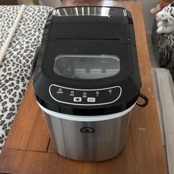 Igloo countertop Icemaker