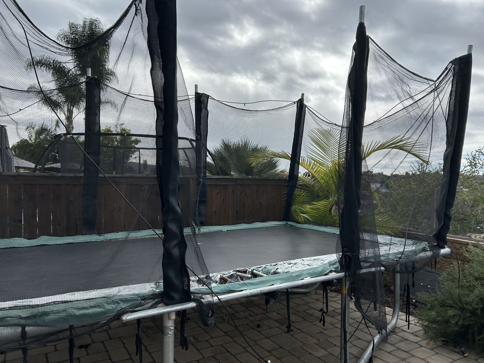 Free Rectangle Outdoor Trampoline