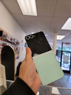 Samsung galaxy ZFlip 7 unlocked