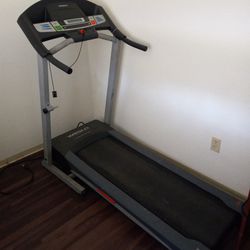 Weslo Cadence G 5.9 Walk/Run Only Treadmill (Doesn't Incline) Preowned- Comes w/Safety Cord - No Manual