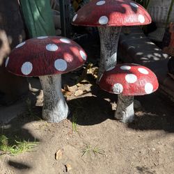 Set De Hongos Grandes De Cemento