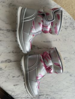 Girls Snow Boots - new