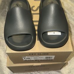 Yeezy Slide Dark Onyx 