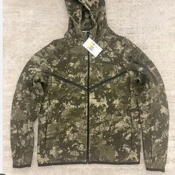 Camo Nike Tech Brand New!!