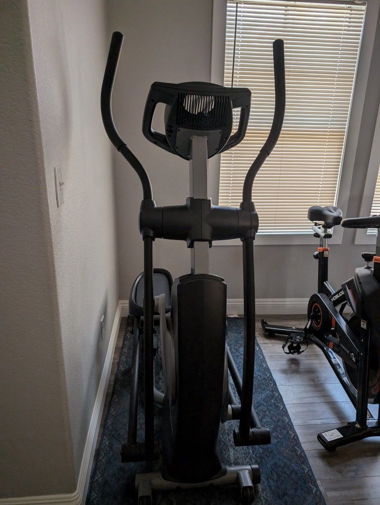 Pro Form XP 160 Elliptical for Sale in North Las Vegas NV OfferUp