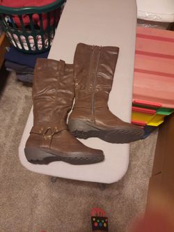 Boots Size 6 US