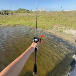 Abu Garcia Black Max Bait Caster Combo Used 2 Times 