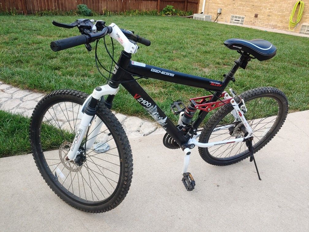 21 Speed Genesis V2100 Bike for Sale in Bellwood IL OfferUp