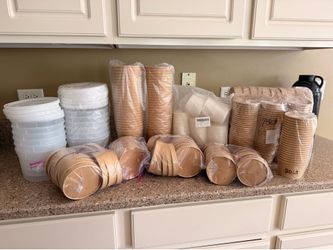 Huge lot of brand new 4 oz, 8 oz, 16 oz & 1/2 gallon food/storage containers with lids hot/cold