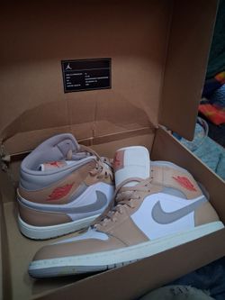 Dq8426 p-200s. Size 13 MINT