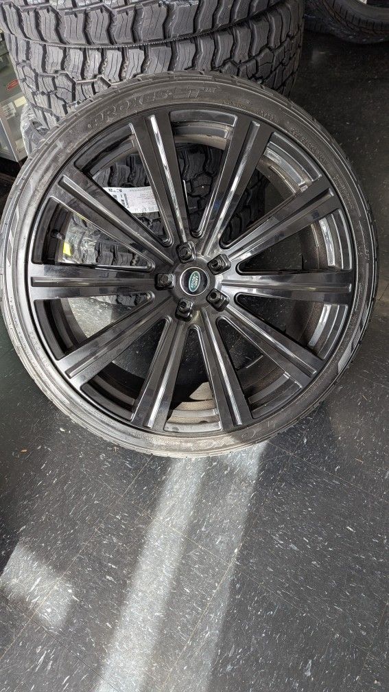 Range Rover Sport 24 Inch AG Wheels And Tires