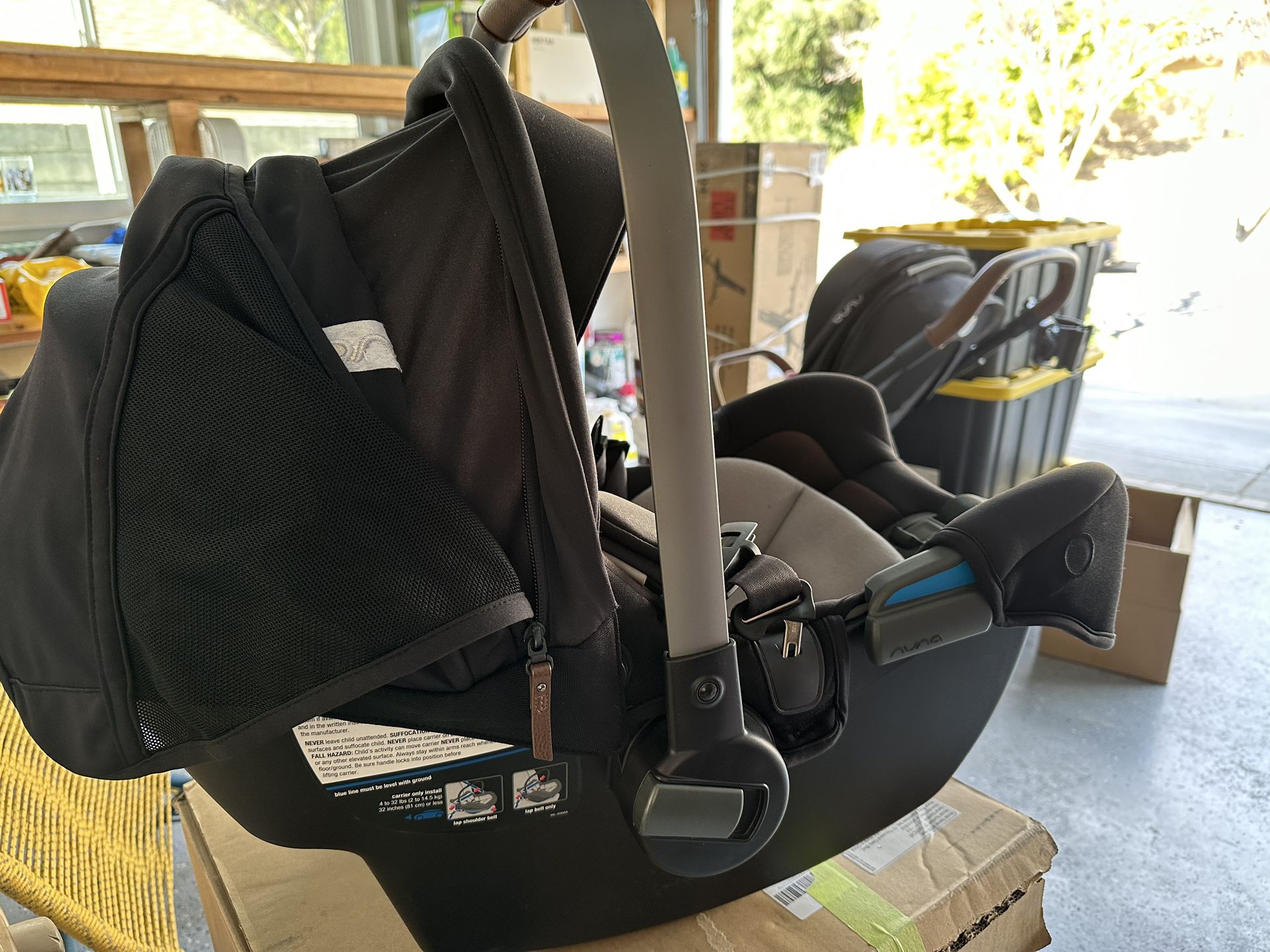 Nuna PIPA Lite Infant Car Seat with base