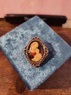 Madonna and Child Oval Portrait Brooch Pin Small 1" Ornate Goldtone Metal Frame F9