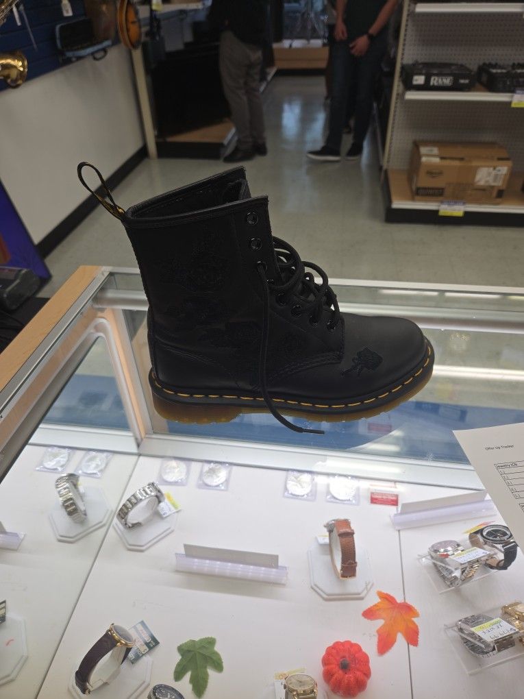 Dr.Martens Rose Print Boot