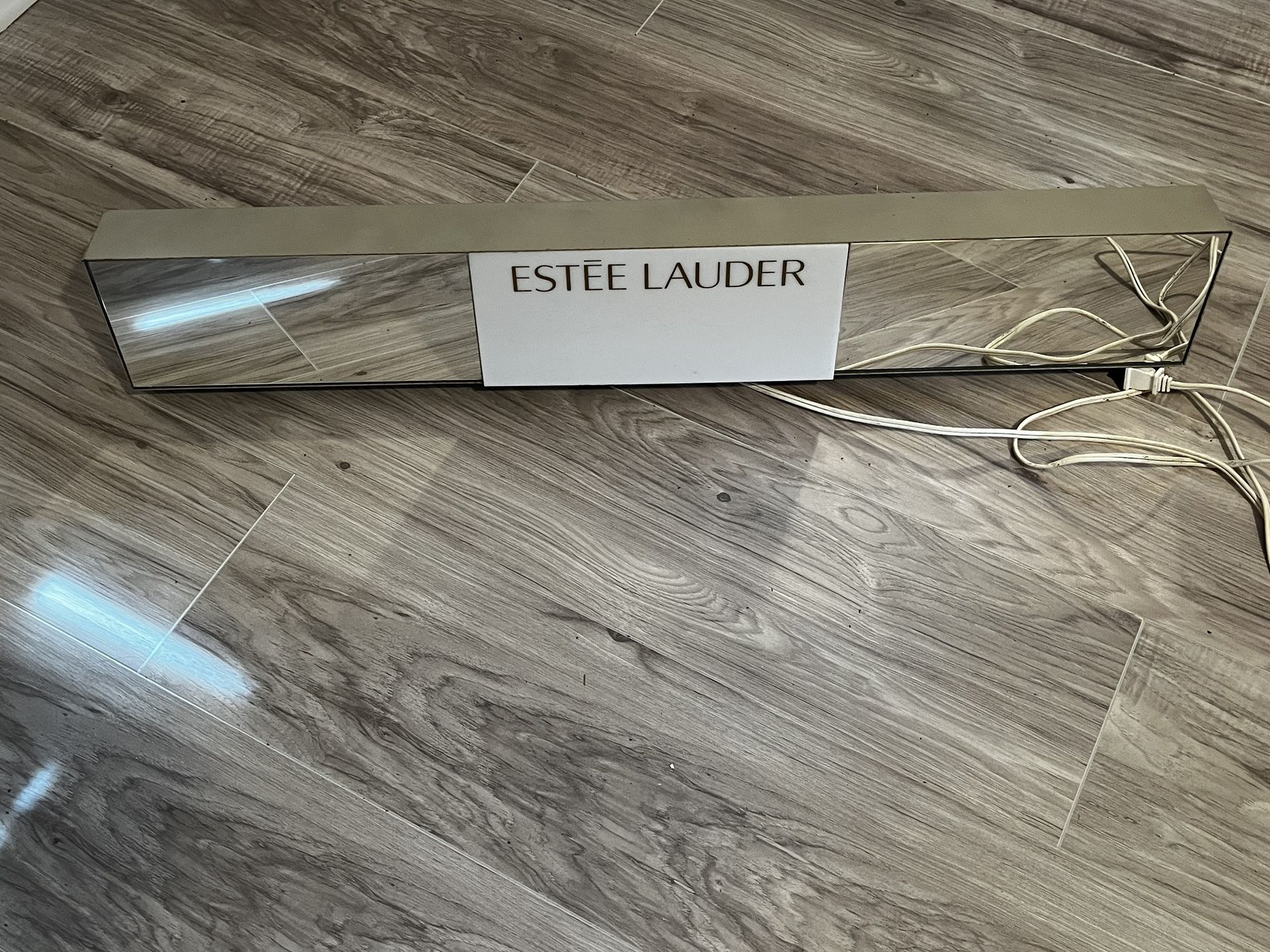 Rare Estée Lauder vanity counter light display