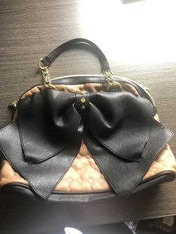 New betsey Johnson bow satchel