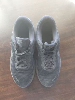 NIKE SHOES, US SIZE 8, BLACK ,GOOD CONDITION OR BETTER! $16.00