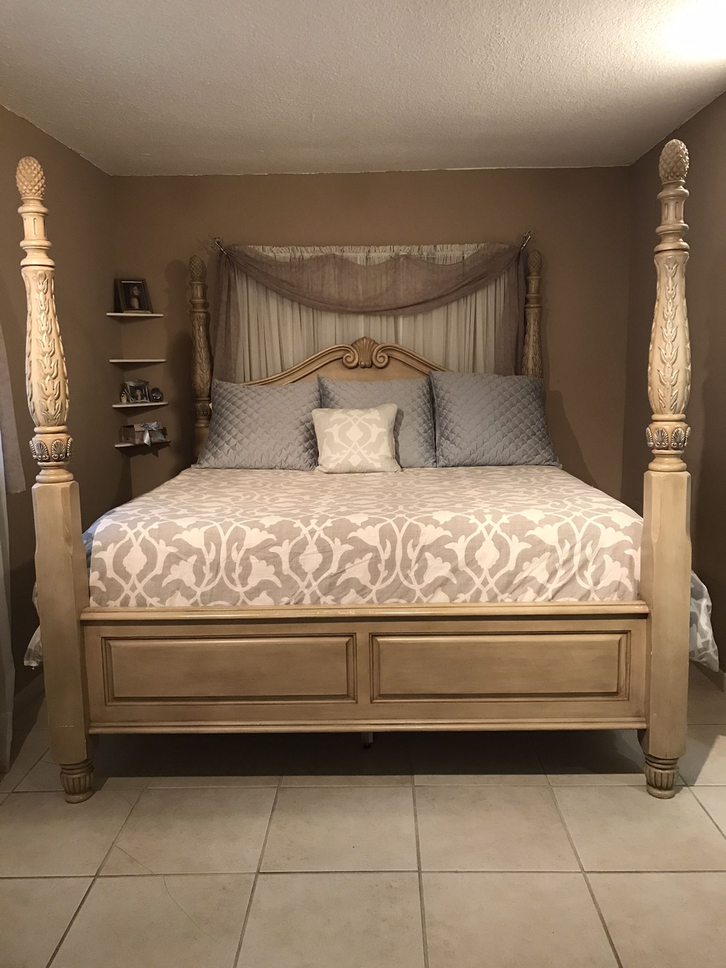 PULASKI bedroom set. King size bed and mattresses, Man’s chest and 2 Night stands