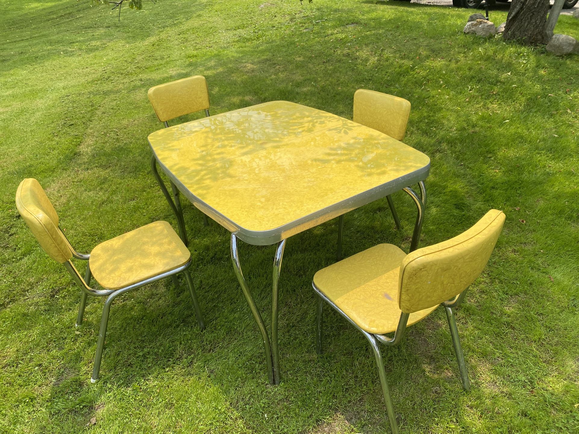 Kitchen table. 1950’s. With Four Chairs