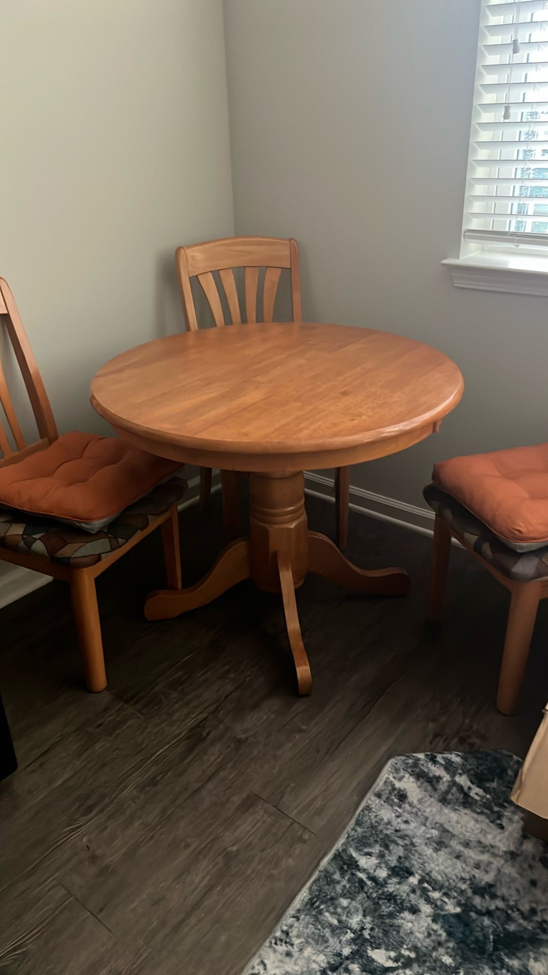 Table w/4 Chairs