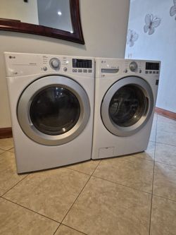 LG STACKABLE WASHER AND DRYER WM3270CW 4.5 CUBIC FEET