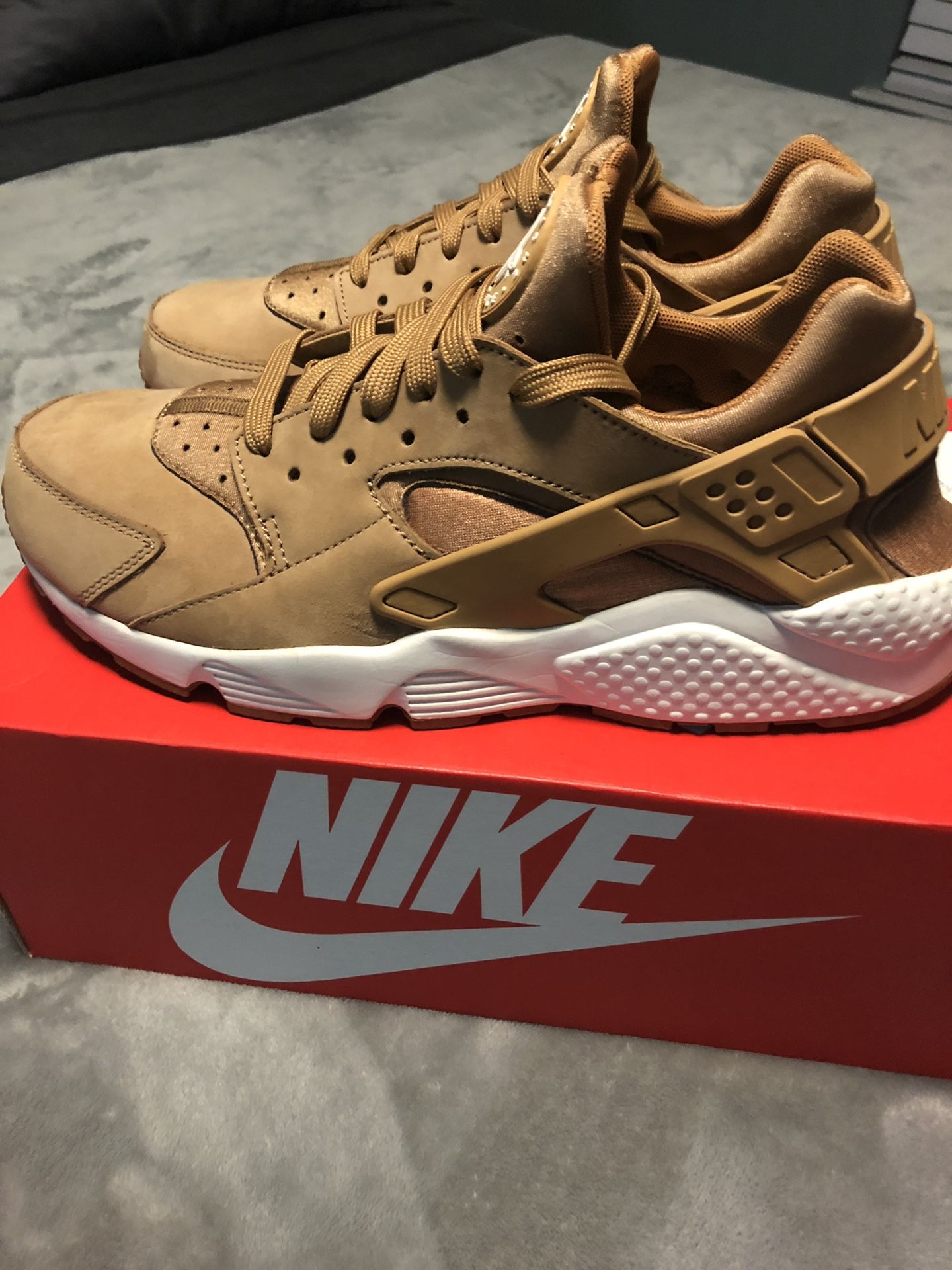 MENS NIKE AIR HUARACHE FLAX WHEAT PACK 318429-202 SIZE 10.5 **NEW**100% AUTHENTIC