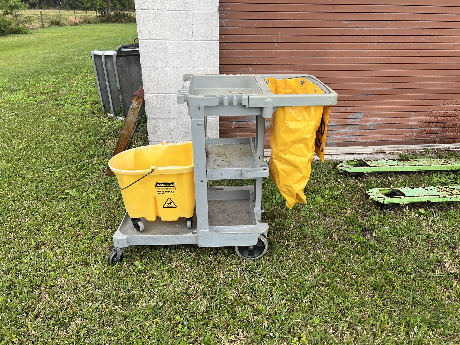 Rubbermaid Janitor Cart