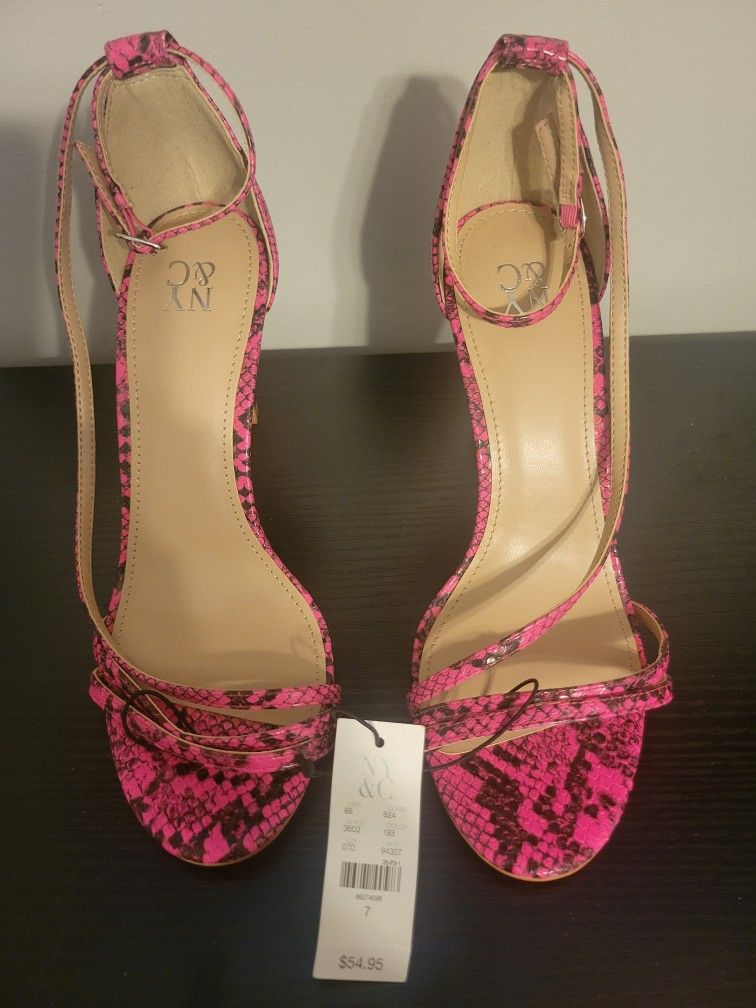 NEW YORK & COMPANY (pink/black croc heels)